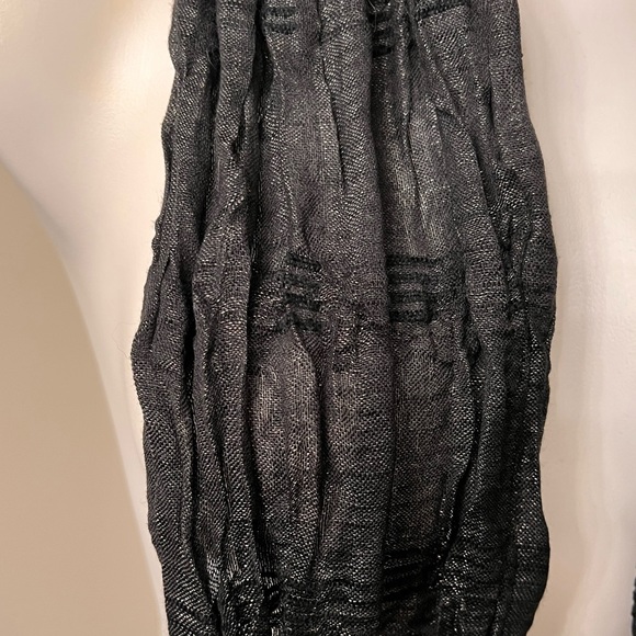 TEX by MAXAZRIA Black Scarf - Picture 2 of 4